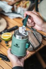 STANLEY Termoska jídelní se lžící/vidličkou The Legendary Classic Food Jar 400 ml Hammertone Green