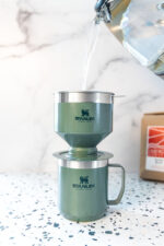 STANLEY Permanentní filtr na překapávanou kávu The Perfect-Brew Pour Over 590 ml Hammertone Green