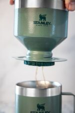 STANLEY Permanentní filtr na překapávanou kávu The Perfect-Brew Pour Over 590 ml Hammertone Green